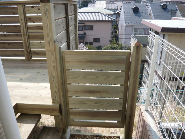 横須賀市の傾斜地・ハイデッキウッドデッキ施工例4