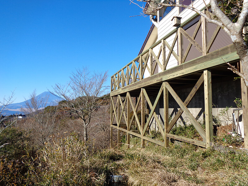 静岡県三島市の傾斜地・ハイデッキウッドデッキ施工例6